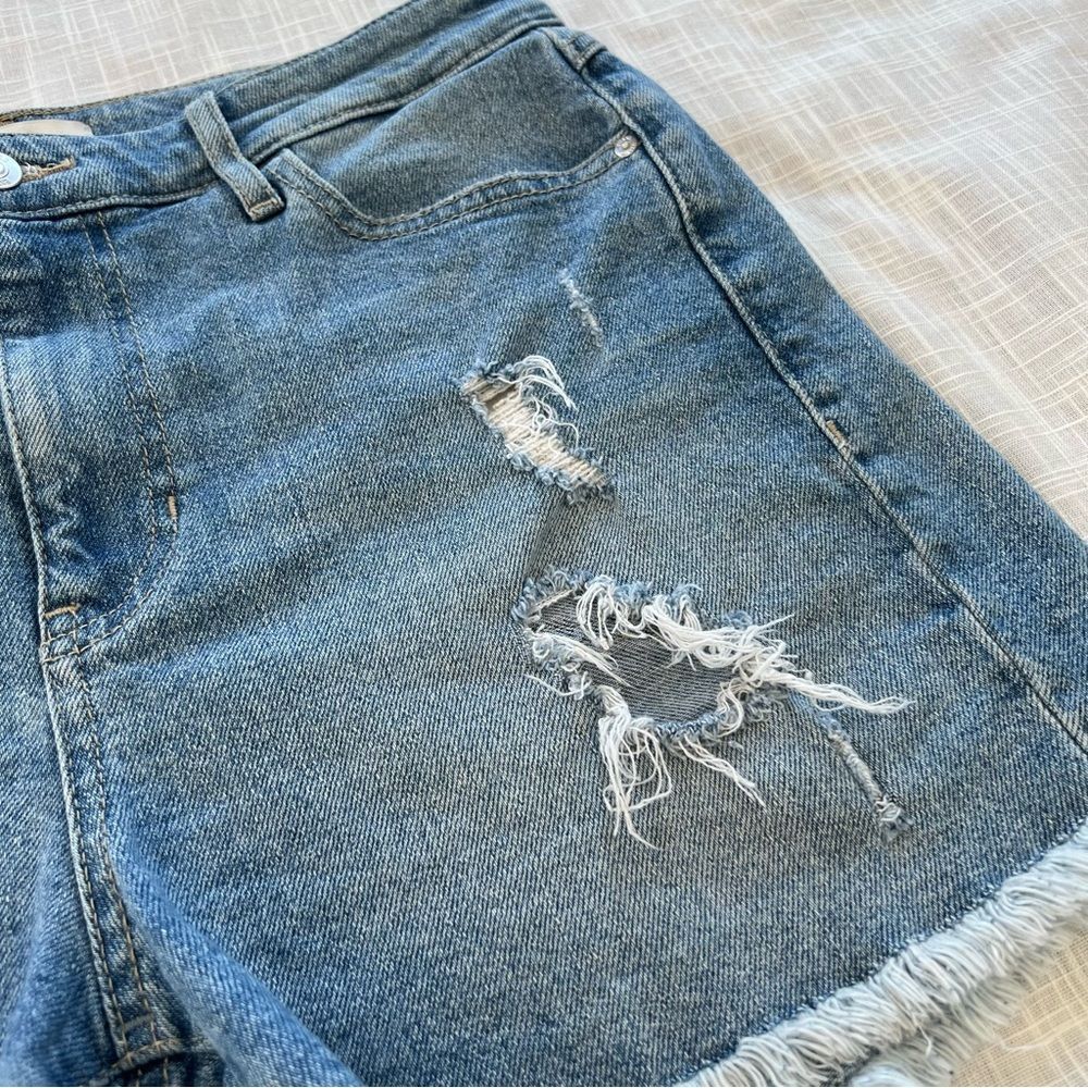 Guess Y2K Distressed Raw Hem Medium Wash Denim Jean Shorts SZ 30 - Picture 4 of 12